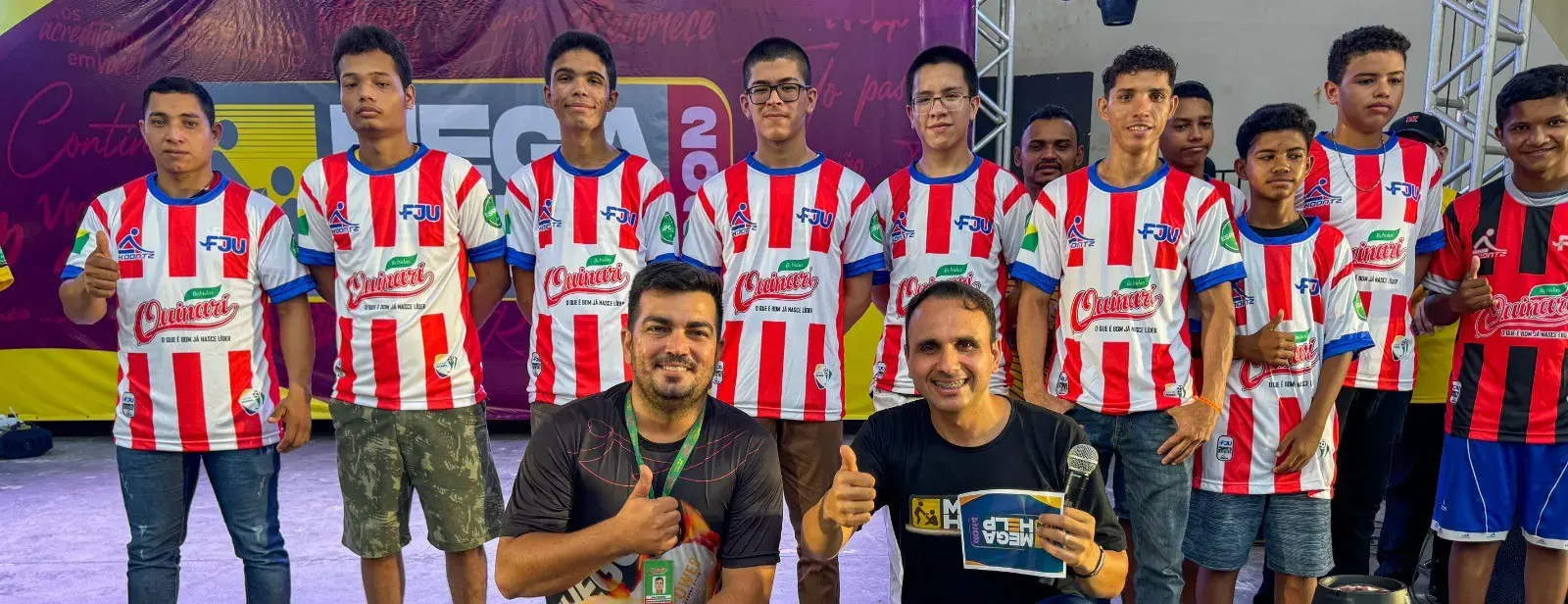 Apoio ao esporte e juventude carente Bebidas Quinarí patrocina uniforme para o time do projeto Mega Help FJU